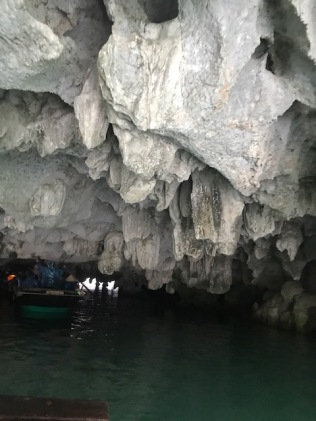 La visite des grottes - baie d'Ha Long